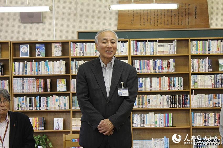 青梅市教育局長(zhǎng)在歡迎會(huì)上致辭。