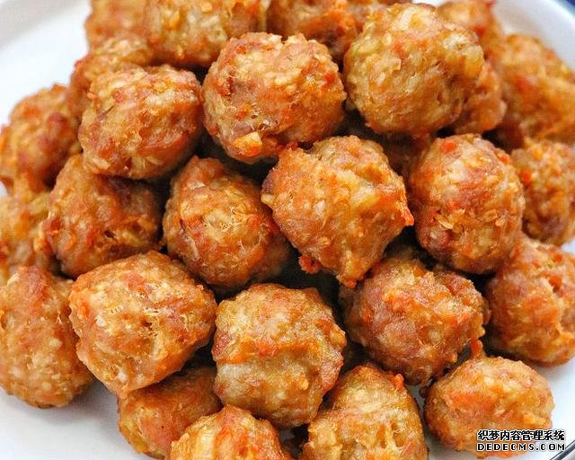 同學(xué)聚會(huì)點(diǎn)了9個(gè)菜，滿滿家鄉(xiāng)記憶，每道都搶手，女生也能吃3碗飯