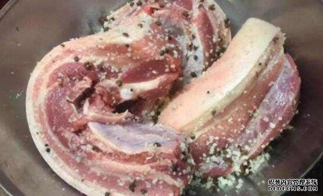 腌制臘肉除了放鹽，還要多加“2種調(diào)料”，這樣做出的臘肉更入味