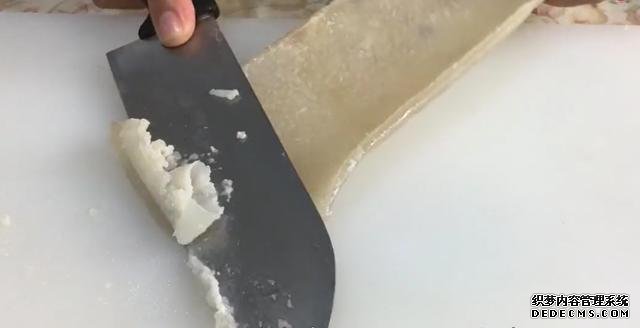 豬皮別再做豬皮凍了，教你新吃法，1瓶啤酒搞定，好吃好看又好做