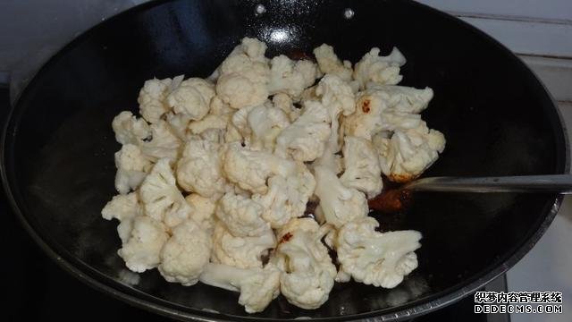 花菜燒肉做法，色香味俱全，能讓你多吃幾碗飯
