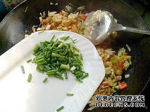 雜蔬肉末炒粉絲最好吃的做法，脆爽Q彈不粘鍋，色香味俱全