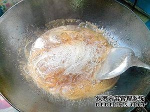 雜蔬肉末炒粉絲最好吃的做法，脆爽Q彈不粘鍋，色香味俱全