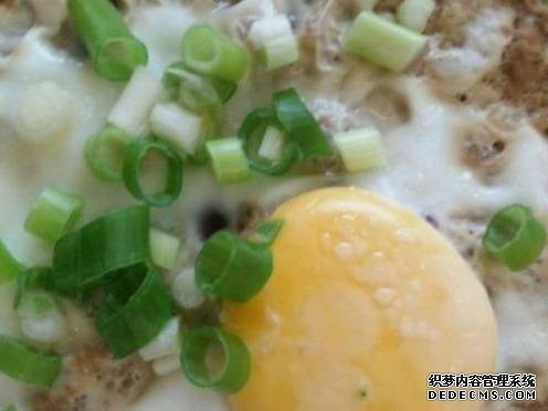 雞蛋肉末炒豆腐、臘味燜飯、辣炒脆骨這幾道家常菜的做法