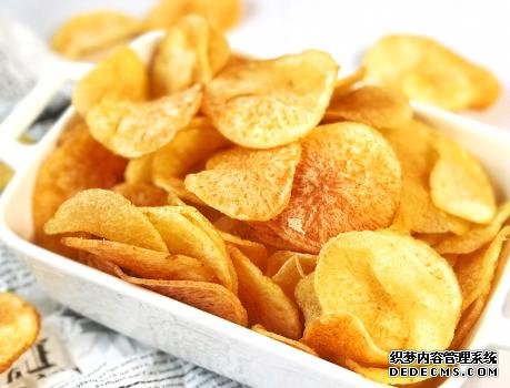 家庭炸薯片，成本不到2塊錢，金黃酥脆好吃還衛(wèi)生，學(xué)會(huì)不用買了