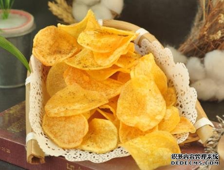 家庭炸薯片，成本不到2塊錢，金黃酥脆好吃還衛(wèi)生，學(xué)會(huì)不用買了