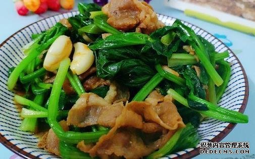美食推薦：蒜香瓜藤、醬油炒木耳、菠菜炒肥牛、腐竹排骨湯的做法