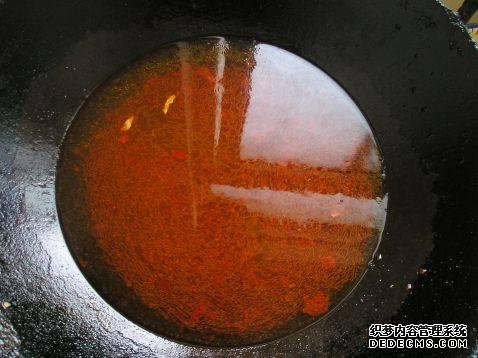 家庭版自制水煮肉，肉嫩軟滑，麻辣鮮香，每次做都不夠吃