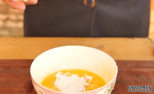 蘋果不要直接吃了，加2個(gè)雞蛋，家里來(lái)客都不怕，端上桌就被搶光
