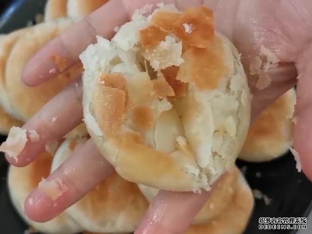 外面買3元一個掉渣小酥餅，自己做成本不到5毛，可烤可烙做法簡單