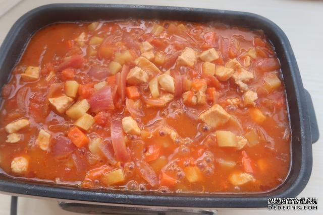 芝士控不可錯過的番茄雞肉焗飯，無敵拉絲