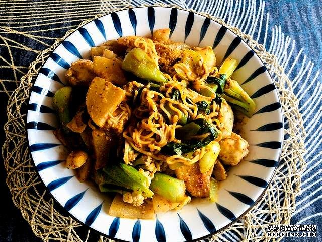 天熱沒食欲，我家就來一碗這個(gè)開胃菜，快速上桌，麻辣鮮香特過癮