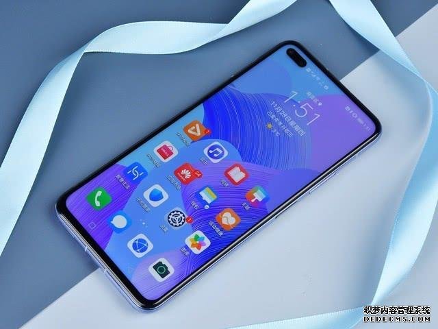 華為還是妥協(xié)了！麒麟990狂降1200元，成中端市場最香旗艦？