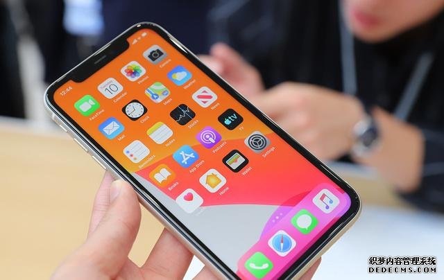 華為Mate 30 Pro終于跌至“清倉價”，網(wǎng)友：后悔買iPhone 11了！
