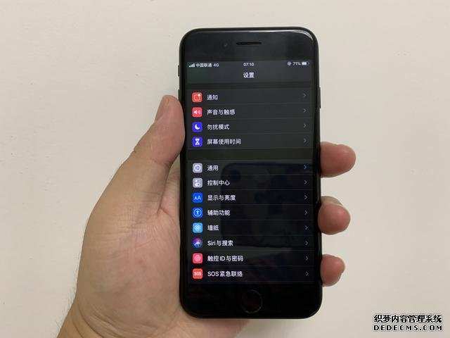 手機平均壽命出爐，安卓只有約一年半，再看看蘋果，貴有貴的道理
