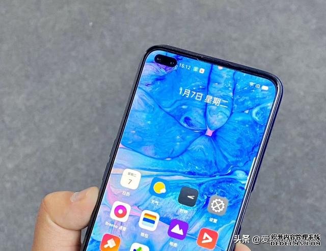 友商良心之作，驍龍765G+6400萬四攝僅1899，有120Hz+30W快充