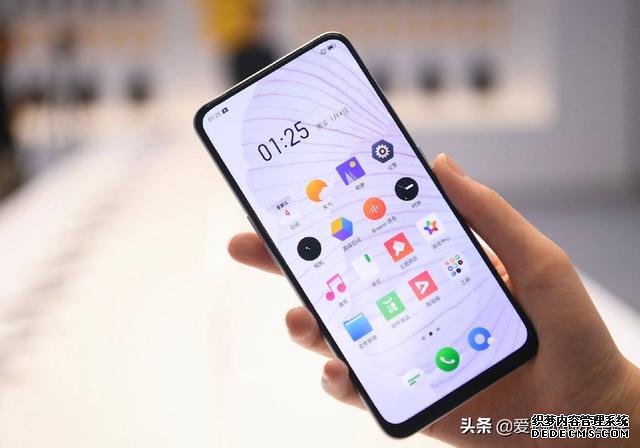 友商良心之作，驍龍765G+6400萬四攝僅1899，有120Hz+30W快充
