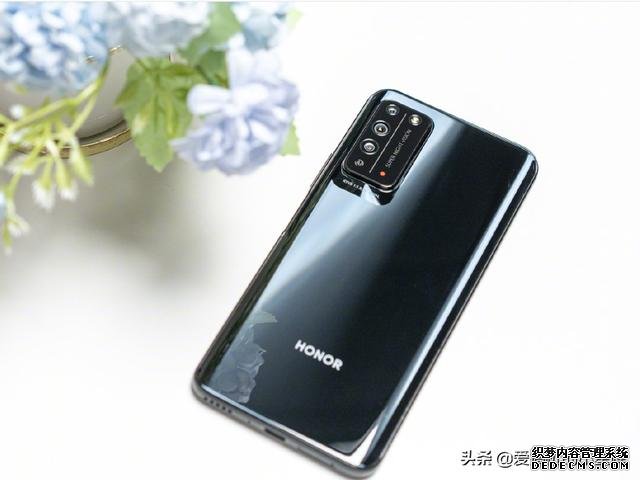 小米高管評榮耀X10：上22.5W快充值得表揚，性能不如紅米10X