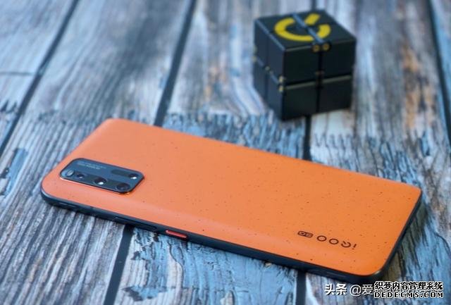 友商發(fā)力，驍龍865+12GB超大內存+55W跳水200，雙模5G+VC液冷散熱