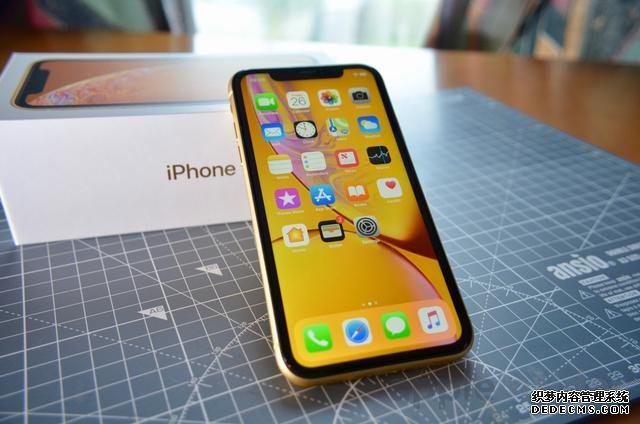 庫(kù)克再次妥協(xié)！iPhone XS跌至“國(guó)產(chǎn)價(jià)”，A12仿生+IP68防水