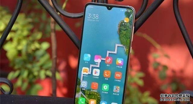 從3799跌至2898，三星AMOLED屏+4000mAh+三重快充，雷軍清倉了