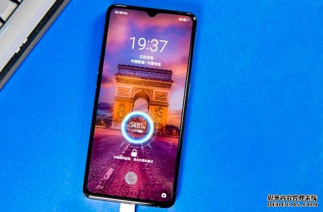 跌至2199元，90Hz+三星AMOLED屏+4000mAh，一配置被網(wǎng)友嫌棄