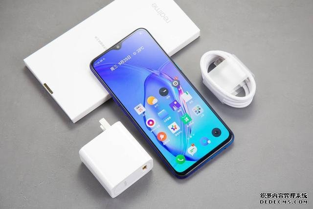 跌至1799元，AMOLED屏+屏下指紋+4000mAh+128GB，國產(chǎn)千元機(jī)