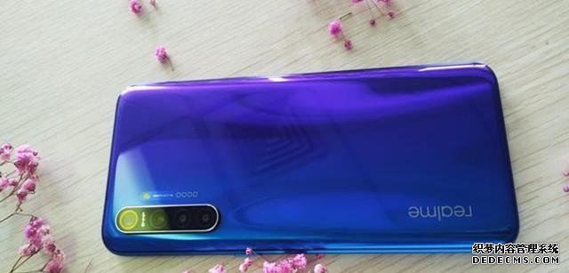 跌至1799元，AMOLED屏+屏下指紋+4000mAh+128GB，國產(chǎn)千元機(jī)