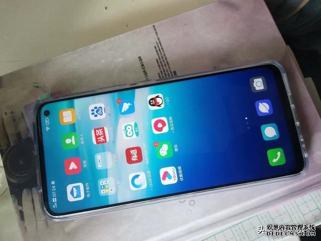 好用不貴，不到兩千元的四款5G手機，跑分53萬+144Hz僅1998元