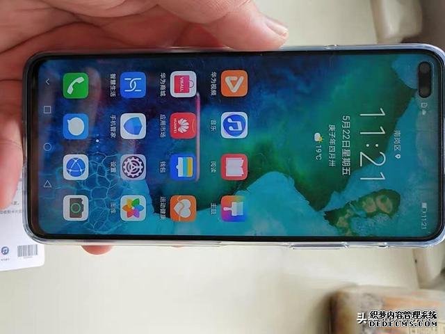 雙模5G+4200大電池+40W快充，華為麒麟990手機(jī)，發(fā)布半年跌至2499
