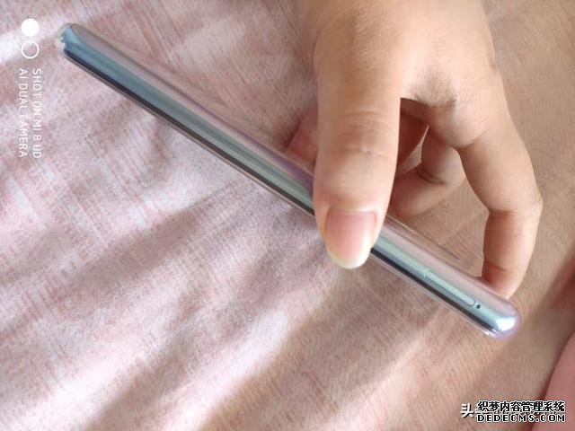 續(xù)航超給力的5G手機(jī)，5000mAh大電池和44W快充，6+128GB跌至1898