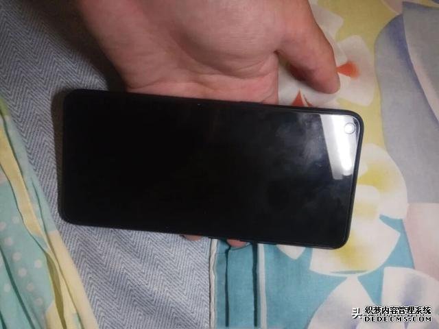 發(fā)布一年的vivo千元機(jī)，128GB+五千電池跌至998，性價(jià)比暴漲