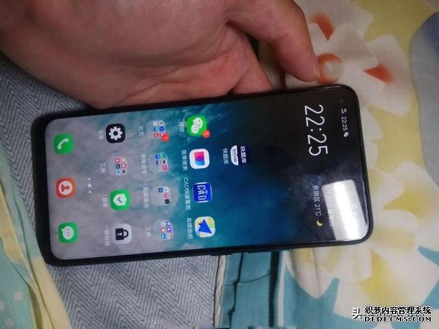 發(fā)布一年的vivo千元機(jī)，128GB+五千電池跌至998，性價(jià)比暴漲
