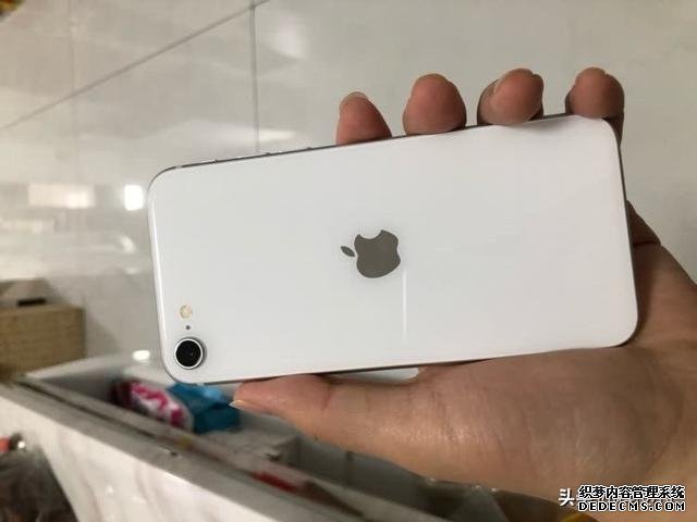蘋(píng)果再次亮劍，經(jīng)典外觀+iPhone11同款芯片+無(wú)線充電，跌至3099元