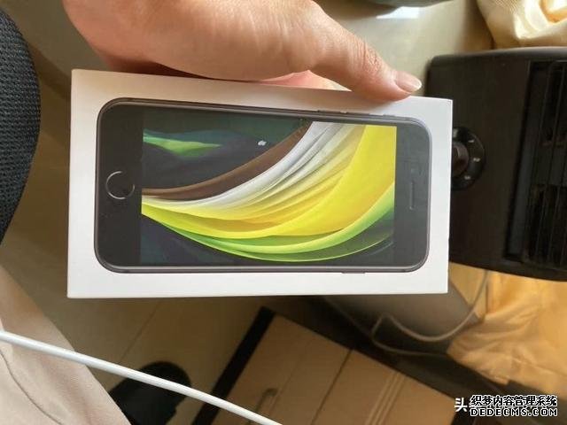 蘋(píng)果再次亮劍，經(jīng)典外觀+iPhone11同款芯片+無(wú)線充電，跌至3099元