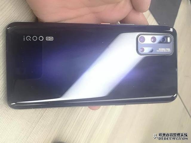 5G旗艦機(jī)大跳水，發(fā)布三個(gè)月從3598跌至2698，等等黨又贏了