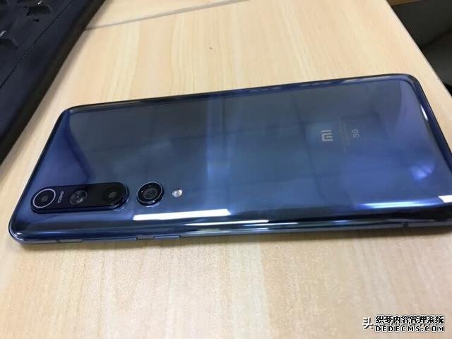 雷軍亮劍，256GB＋1億像素+大電池，小米10直降300元，銷量暴增
