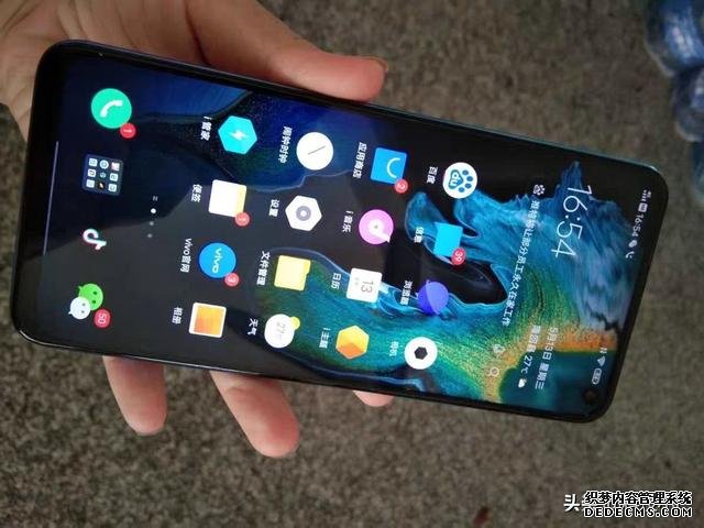 vivo再次爆發(fā)，144Hz刷新率+44W快充，驍龍856手機跌至2398元