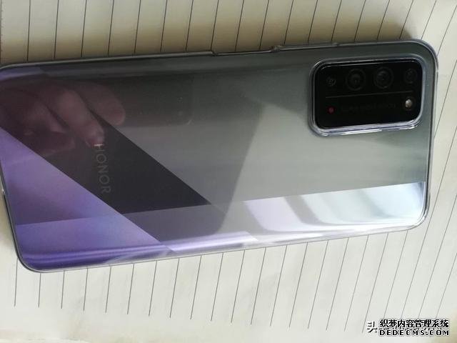 真全面屏+麒麟820+IMX600僅1899，8分鐘賣10萬(wàn)臺(tái)，榮耀X10真香？