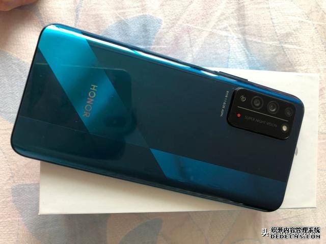 真全面屏+麒麟820+IMX600僅1899，8分鐘賣10萬(wàn)臺(tái)，榮耀X10真香？