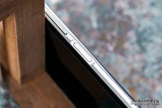 vivo再次發(fā)力，跑分53萬(wàn)+144Hz+雙揚(yáng)聲器，5G新機(jī)跌至1998元