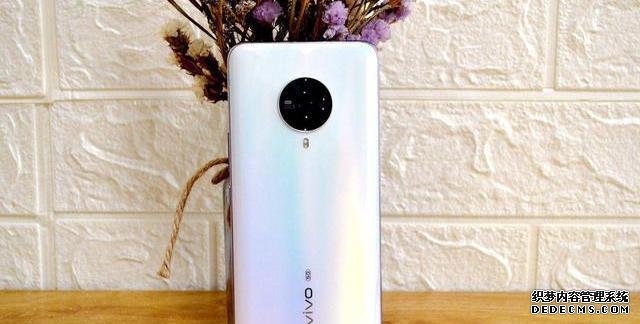 同樣是5G中端機(jī)，vivo S6和OPPO A92S很糾結(jié)，聽聽內(nèi)行人怎么說