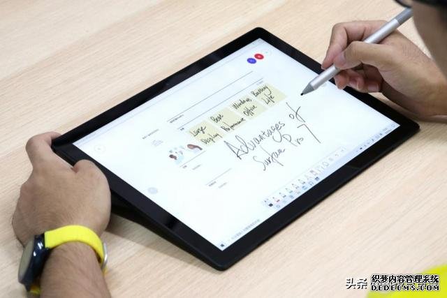 平板/筆記本雙形態(tài)，Surface Pro 7隨時隨地展開工作