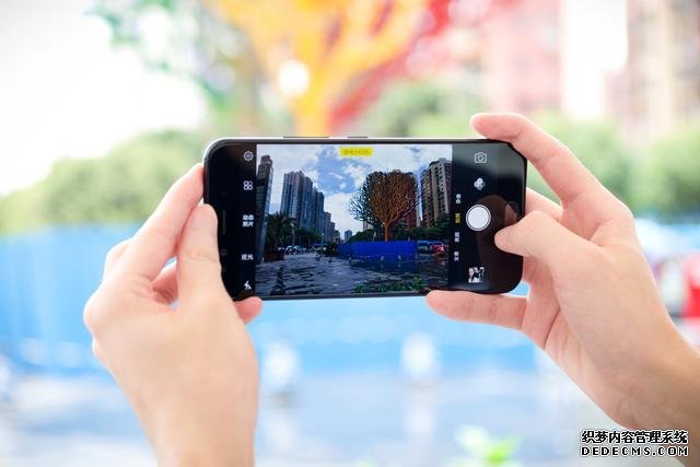 華為P40系列迎來勁敵，vivo X50微云臺(tái)+超大底樹立手機(jī)攝影新標(biāo)桿