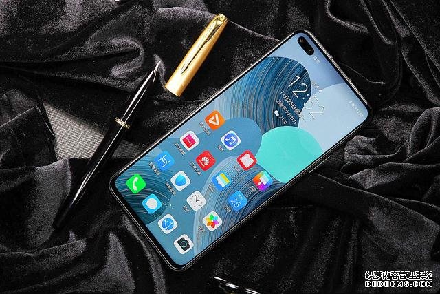 “雙挖孔”自拍就能更好看嗎？5G時(shí)代綜合體驗(yàn)更重要