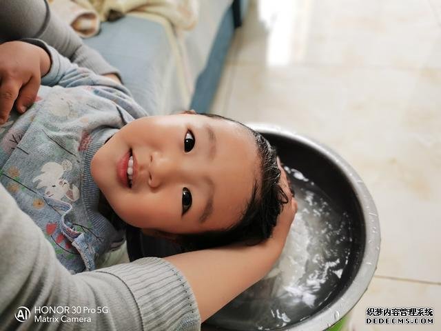 618大戰(zhàn)無(wú)人旁觀，榮耀30 Pro直降300元，配5X光變拍照強(qiáng)悍