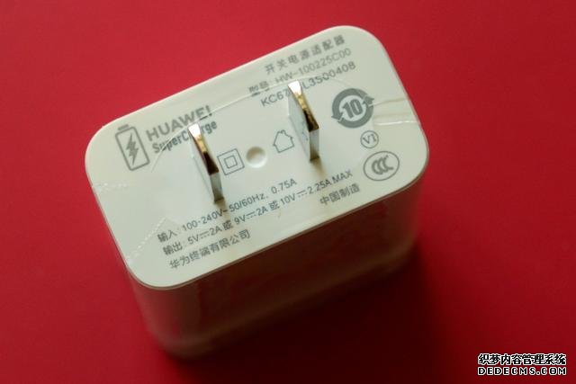 爆款5G手機華為P40開箱：僅175克重量，小巧但依然彪悍