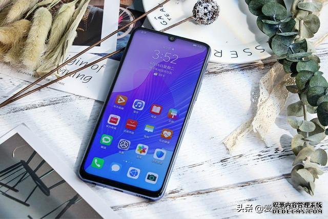 華為又一千元5G猛將，跑分32萬(wàn)+128GB僅1999，網(wǎng)友：國(guó)產(chǎn)芯片給力