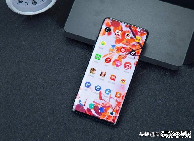 驍龍865+2K屏+IP68防水+120Hz刷新率，國產(chǎn)頂級機(jī)皇跳水600元