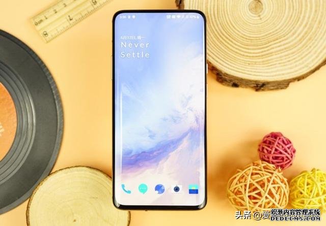 驍龍865+2K屏+IP68防水+120Hz刷新率，國產(chǎn)頂級機(jī)皇跳水600元
